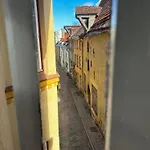 Apartamento 4 Bedroom Old Town - 3 Bathrooms Tallin