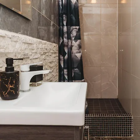 Appartamento 4 Bedroom Old Town - 3 Bathrooms *