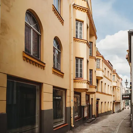 Apartamento 4 Bedroom Old Town - 3 Bathrooms Tallin