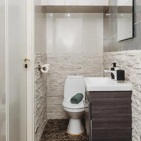 4 Bedroom Old Town - 3 Bathrooms