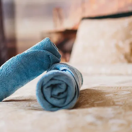 4 Bedroom Old Town - 3 Bathrooms