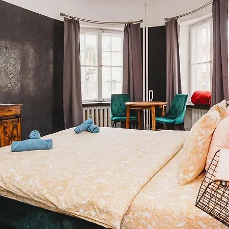4 Bedroom Old Town - 3 Bathrooms Apartment *