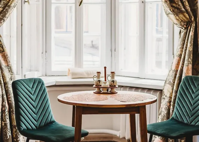 4 Bedroom Old Town - 3 Bathrooms *