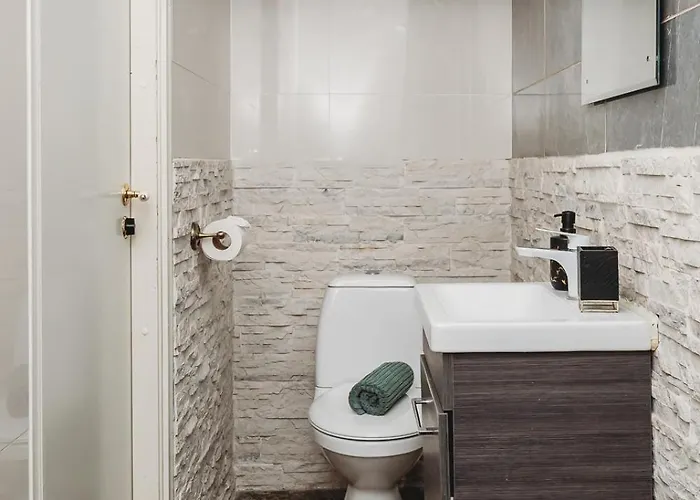 4 Bedroom Old Town - 3 Bathrooms